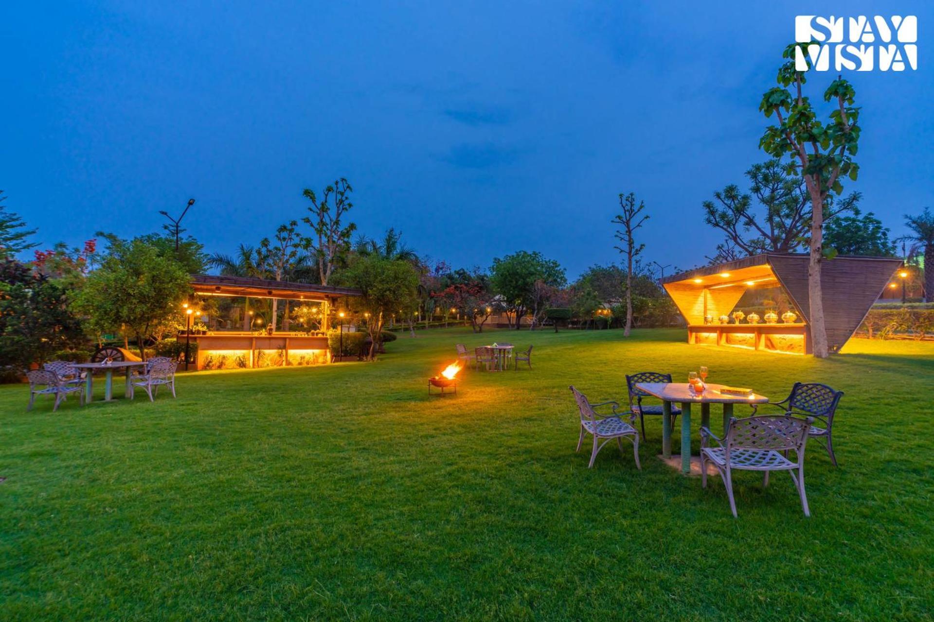 Stayvista At Maple Farms With Pool, Bbq & Bonfire Sohna Exterior photo