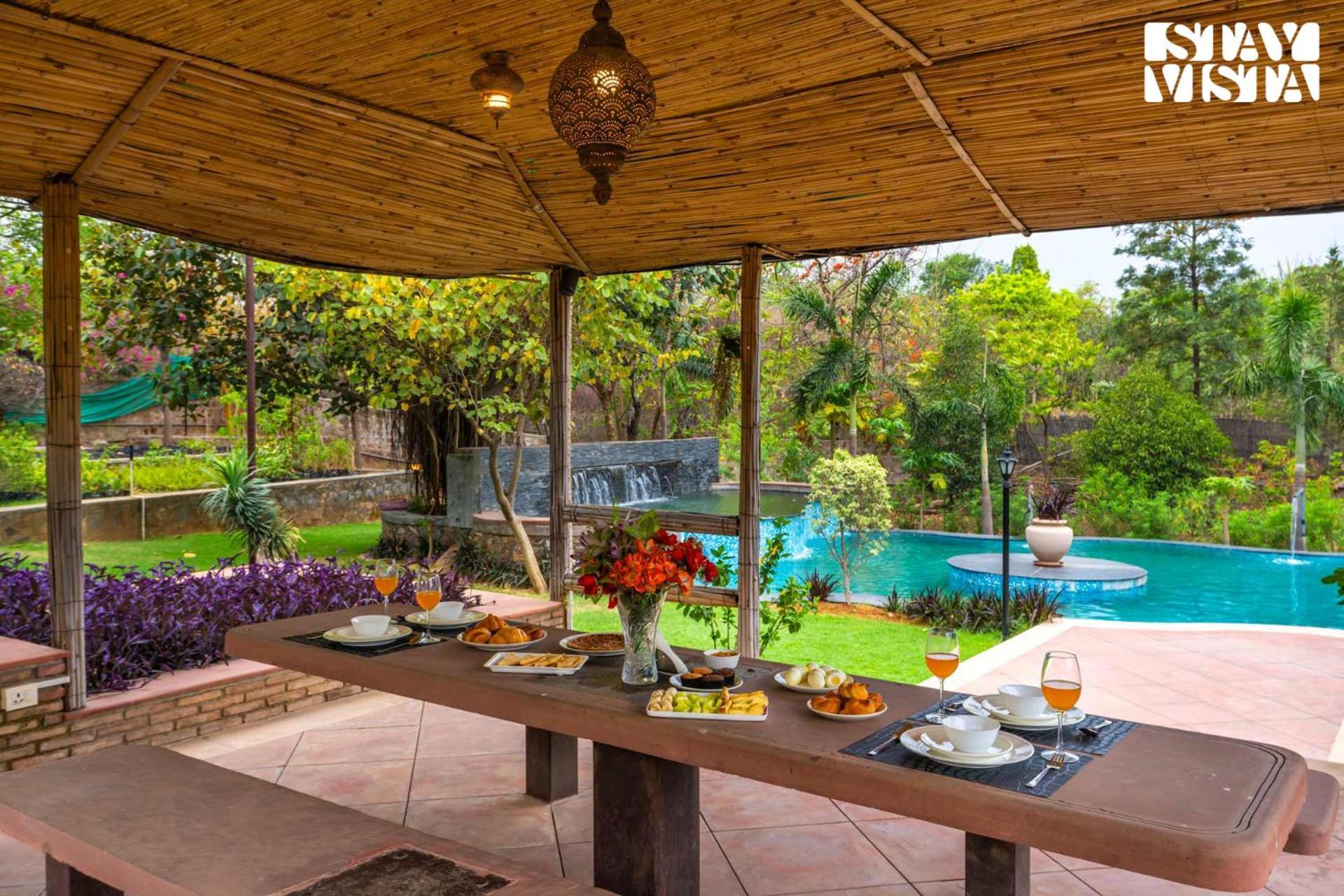 Stayvista At Maple Farms With Pool, Bbq & Bonfire Sohna Exterior photo