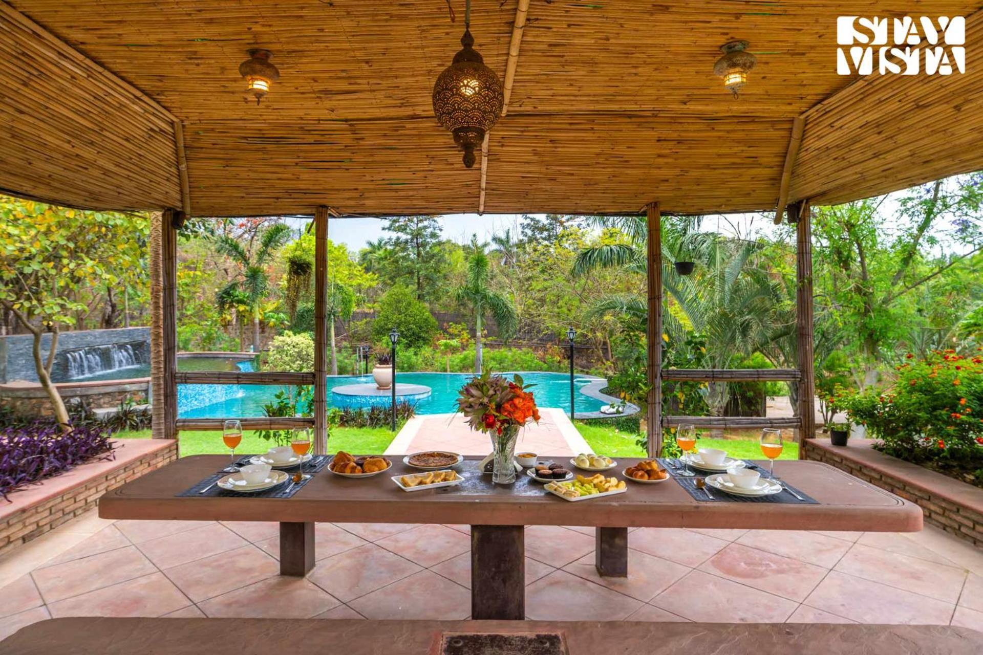 Stayvista At Maple Farms With Pool, Bbq & Bonfire Sohna Exterior photo