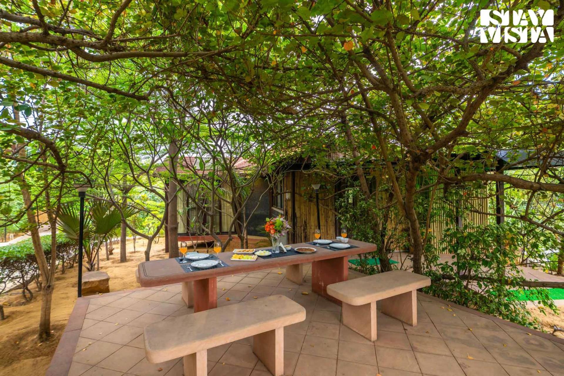 Stayvista At Maple Farms With Pool, Bbq & Bonfire Sohna Exterior photo