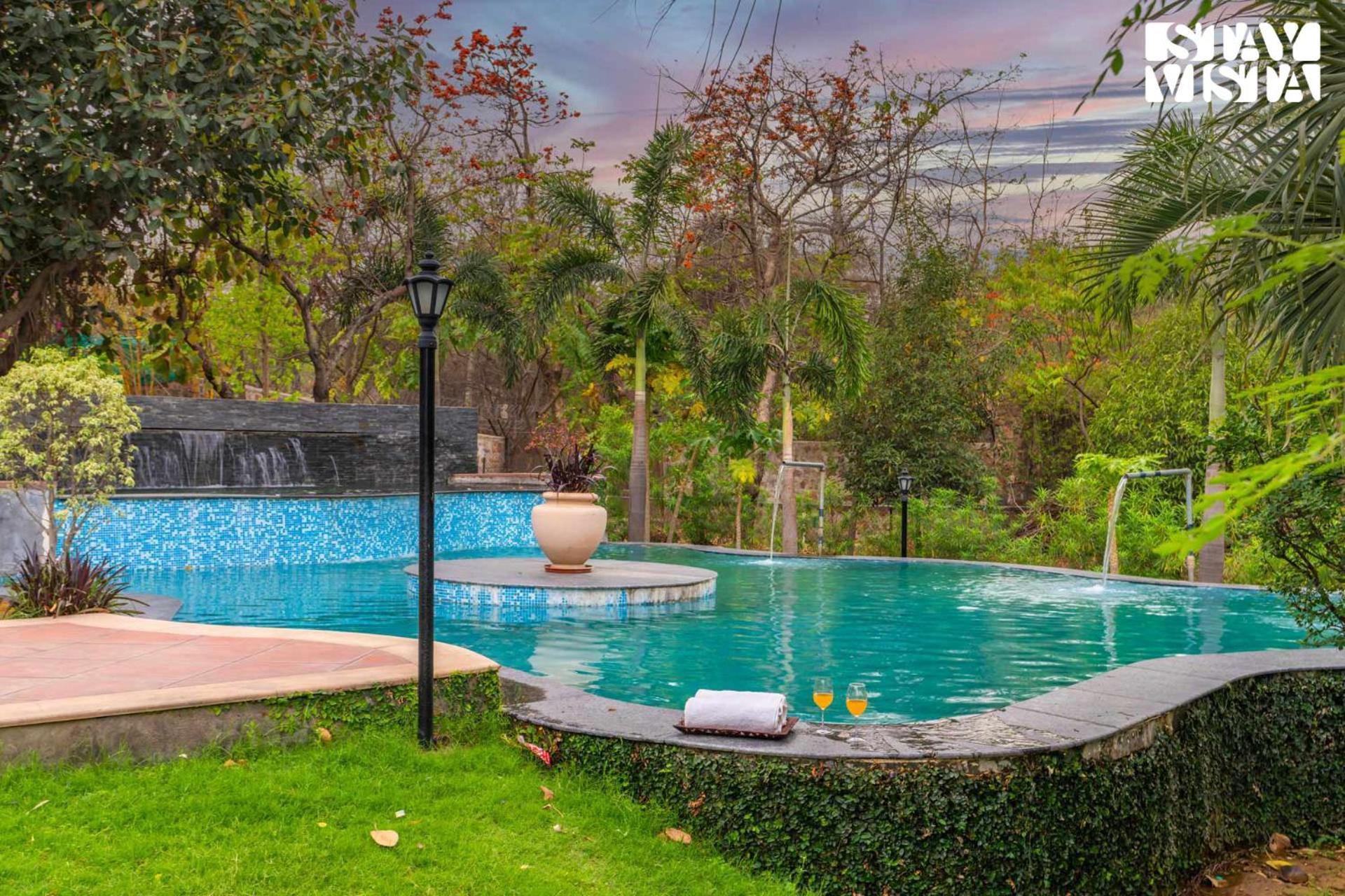 Stayvista At Maple Farms With Pool, Bbq & Bonfire Sohna Exterior photo